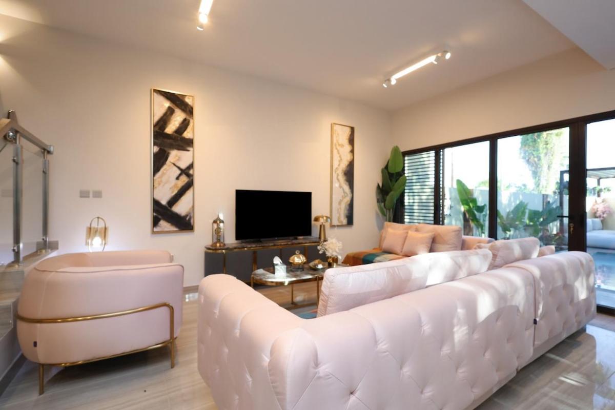 Stunning 4 Bed Villa, Private Pool, Damac Hills Dubái Exterior foto